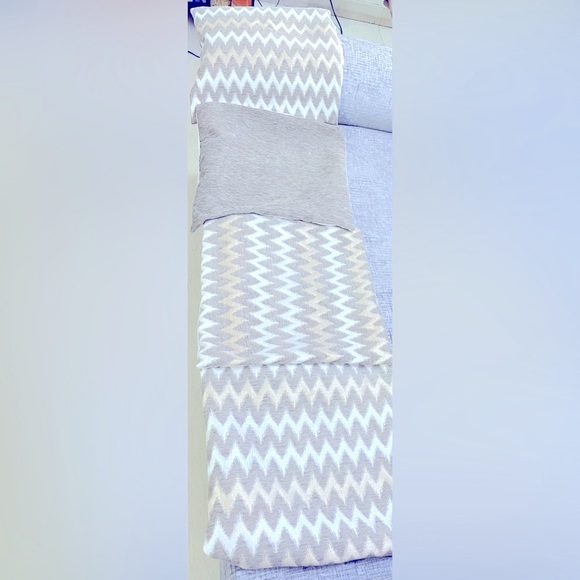 Set of 5 cushion covers in size 16x16 inch, beautiful zigzag design on 3 covers - Picture 2 of 3